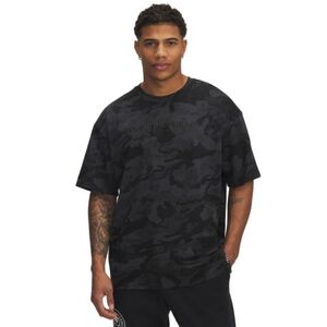 Pánské tričko s krátkým rukávem UNDER ARMOUR PROJECT ROCK-Hwt AOP SS-BLK obraz