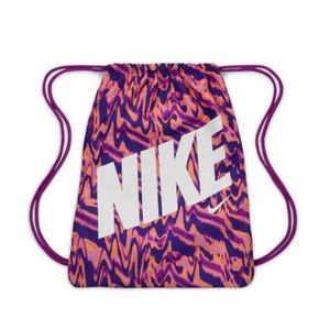 Dětské vrecko na přezůvky NIKE-Y NK DRAWSTRING - CAT AOP FA25 obraz