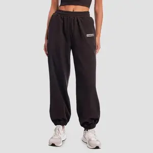 GymBeam Dámské tepláky Aura Tee Brown - S obraz