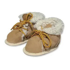 Ovčíno dětské kožené botičky - capáčky z jehnětiny - 10 cm obraz