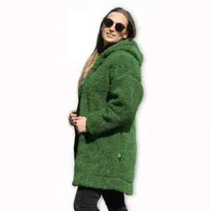 Ovčíno kabát s kapucí z ovčí vlny DIANA - HUNTER - S/M - přes prsa 104 cm obraz